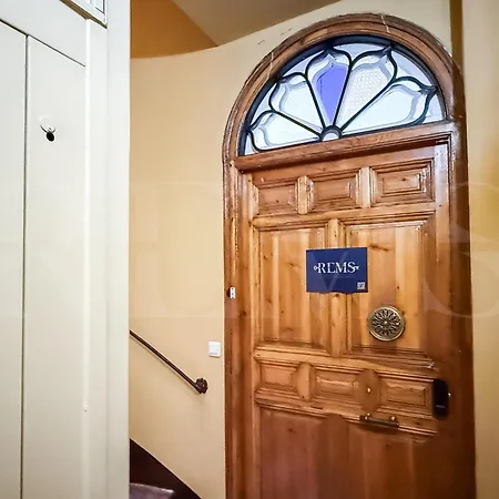Spacious In Old Town Rems *