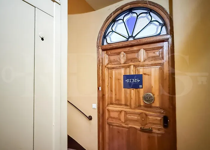 Spacious In Old Town Rems *
