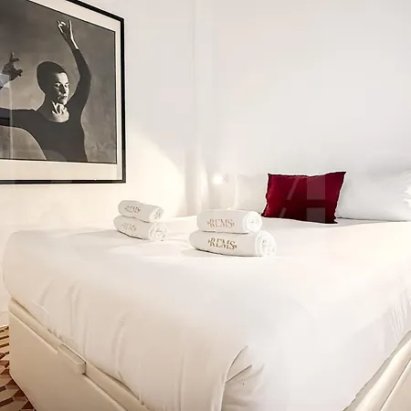 Spacious In Old Town Rems Daire *